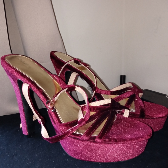 Heels - Picture 3 of 4